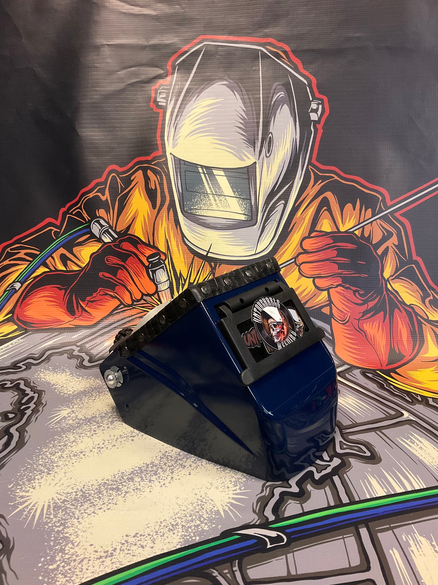 Untouchable welding hoods